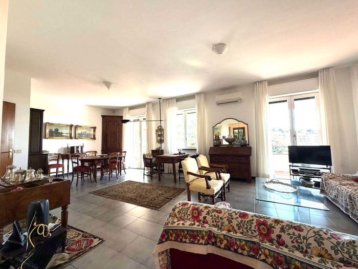 Appartamento con 5 locali in vendita in via shelley, Quarto, Genova