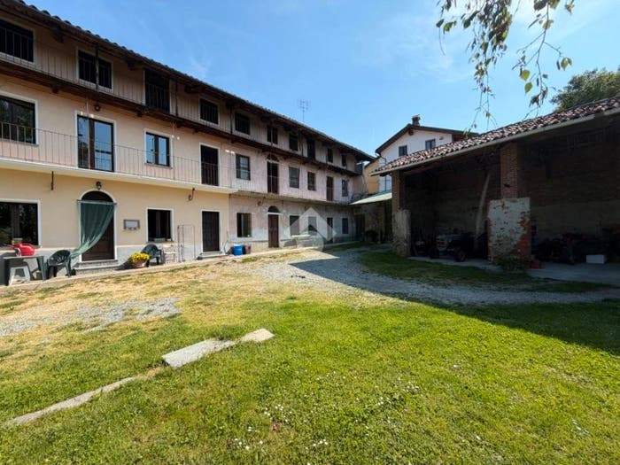 Casa con 5 locali in vendita in Via pioglio, Roppolo