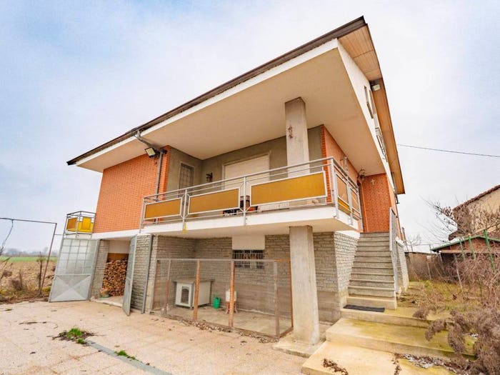 Casa quadrilocale in vendita in Regione Roncaglia, Moretta