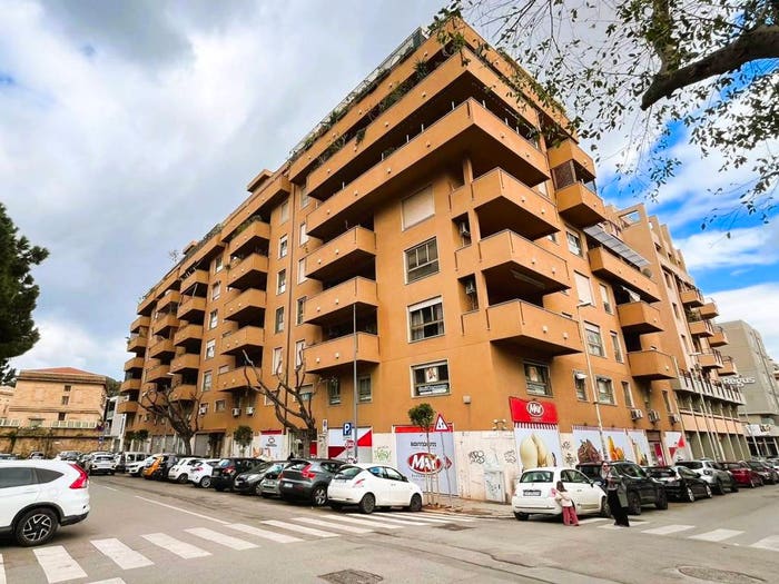 Appartamento con 6 locali in vendita in Via delle Croci, Borgo Vecchio, Palermo