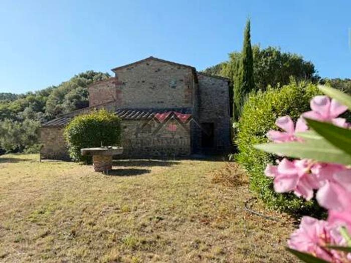 Casa quadrilocale in vendita in Strada Comunale Di Lanciaia, Pomarance