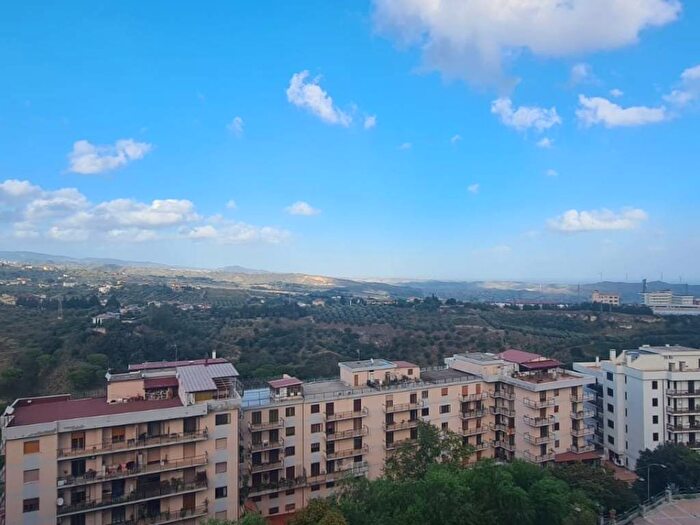 Appartamento quadrilocale in vendita in Vico Terzo Gelso Bianco, Centro Storico, Catanzaro