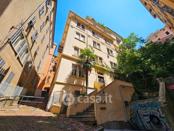 Appartamento trilocale in vendita in Salita di San Nicolosio, Carmine, Genova