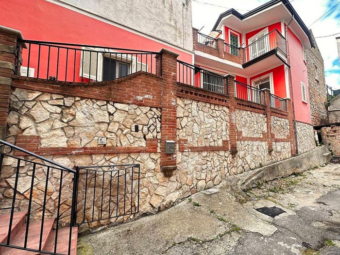 Casa trilocale in vendita in Via Sopra le Case, Centro, Cervino