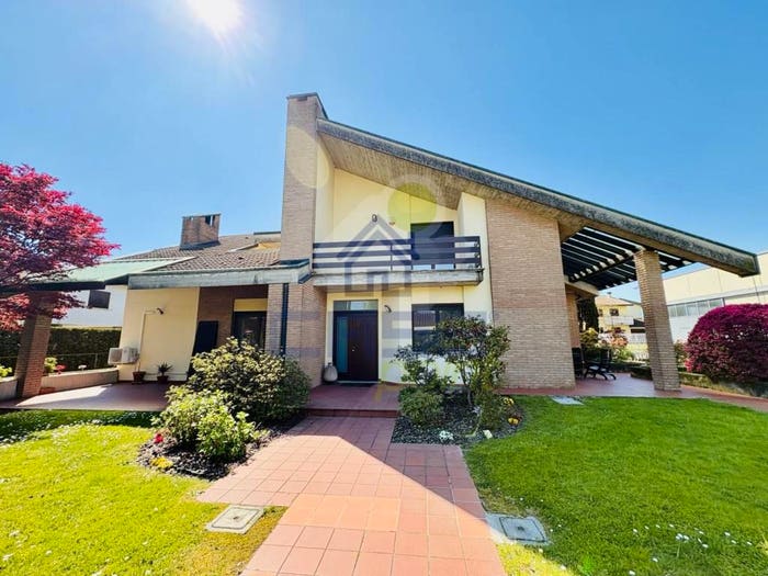 Casa con 6 locali in vendita in via Martiri della Libertà Castiraga Vidardo Lo, Vidardo, Castiraga Vidardo