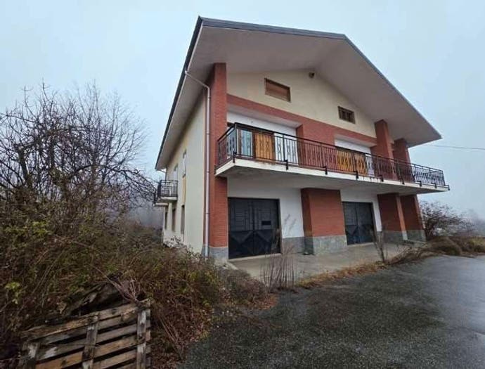Appartamento con 6 locali in vendita in Via Selvaggio, Centro, Giaveno