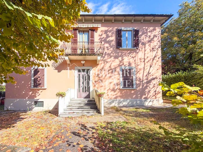 Casa con 5 locali in vendita in Via Ronchi, Centro, Malnate