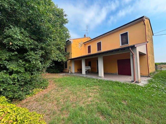 Casa con 5 locali in vendita in Strada Sedazzara, Caorso