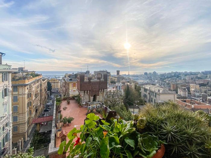 Appartamento quadrilocale in vendita in Via Francesco Sivori, Castelletto, Genova