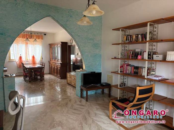Casa con 6 locali in vendita in Via Idris Faccini, Copparo