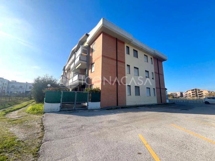 Appartamento trilocale in vendita in Via Firenze, Lido Campomarino, Campomarino