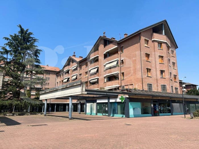 Appartamento quadrilocale in vendita in Piazza Madonna in Campagna, Centro, Bollate