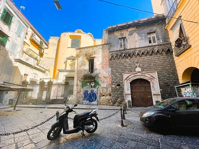 Appartamento trilocale in vendita in Piazzetta Teodoro Monticelli, Centro Storico, Napoli