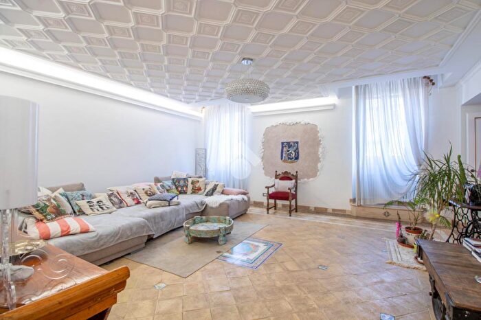 Appartamento con 6 locali in vendita in Via Giuseppe Garibaldi, Rieti