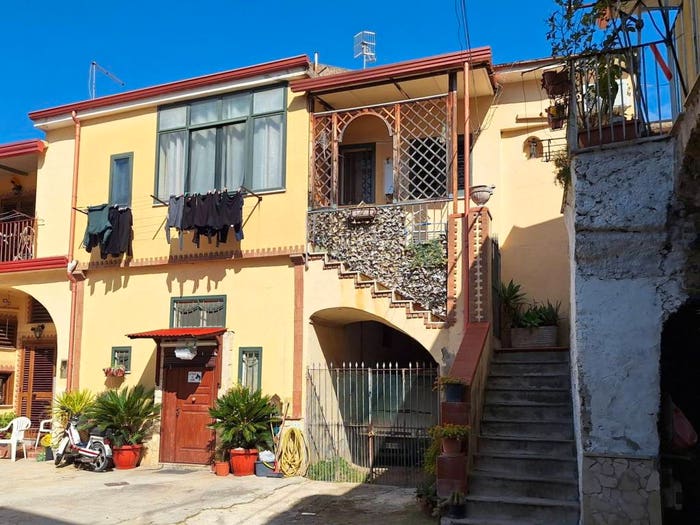 Appartamento quadrilocale in vendita in Via Montagna, Centurano, Caserta