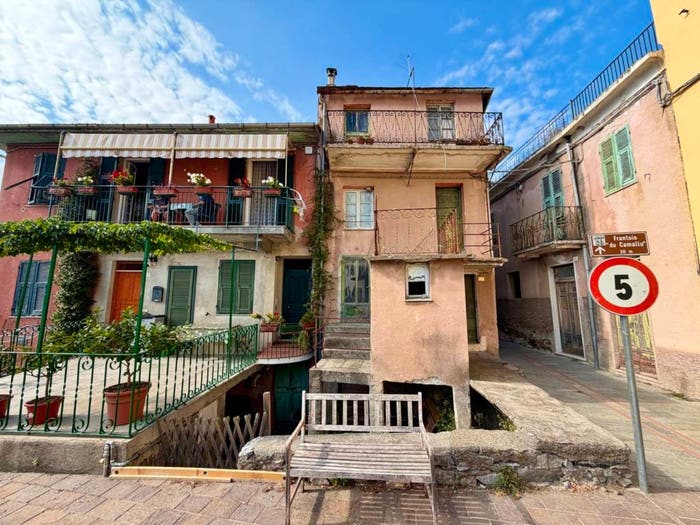 Casa con 5 locali in vendita in Via Aprile, Chiesa, Arnasco