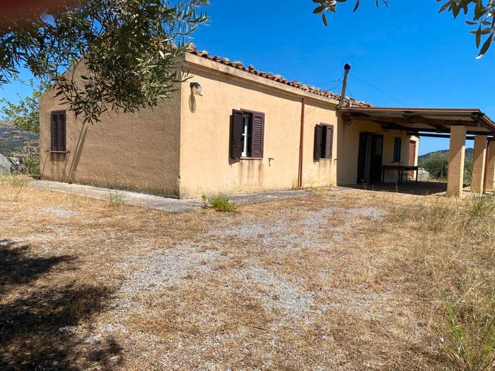 Casa quadrilocale in vendita in Castelbuono