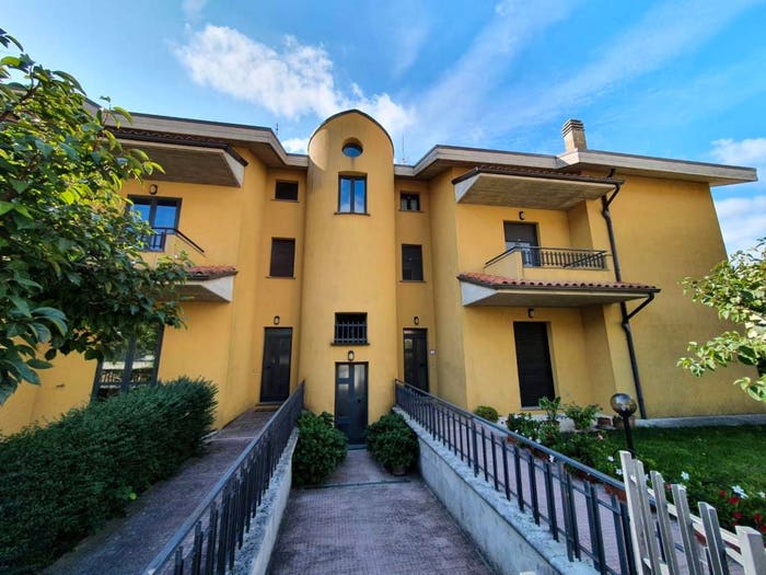 Appartamento con 5 locali in vendita in Via dei Ciclamini, Semonte Casamorcia, Gubbio