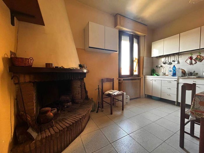 Appartamento con 6 locali in vendita in VIA XXX GIUGNO, Centro, Filottrano