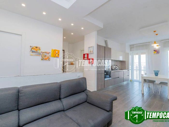 Appartamento trilocale in vendita in Viale Certosa, Certosa, Milano