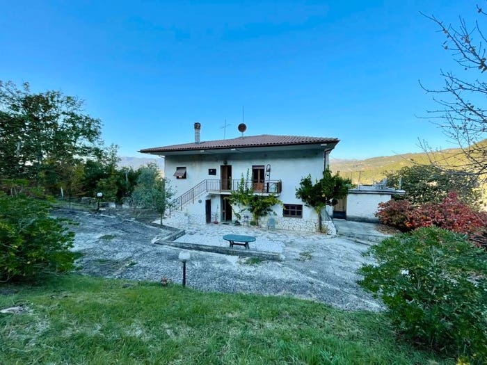 Casa con 6 locali in vendita in Via Casale, Fontana Liri