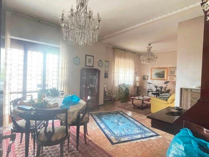 Appartamento con 6 locali in vendita in Via Belvedere, Vomero, Napoli
