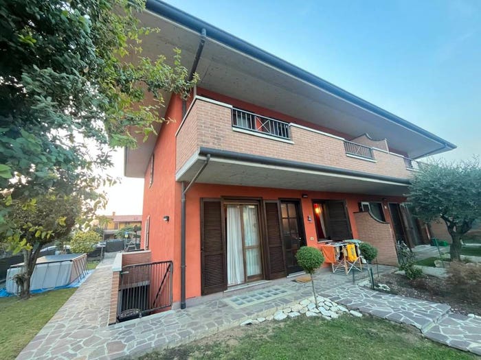 Casa con 6 locali in vendita in Via Monte Resegone, Centro, Brembate