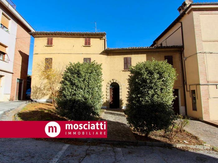 Casa con 6 locali in vendita in Via Mercato Vecchio, Centro, Matelica