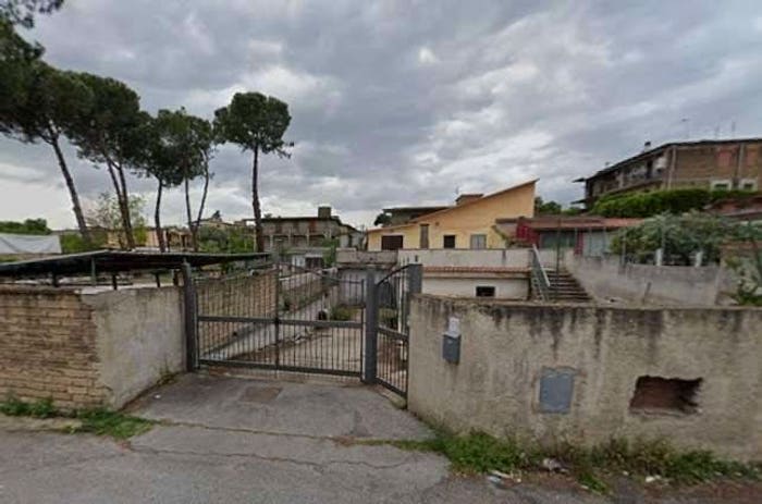 Appartamento trilocale in vendita in Via Frondarola, Castelverde, Roma