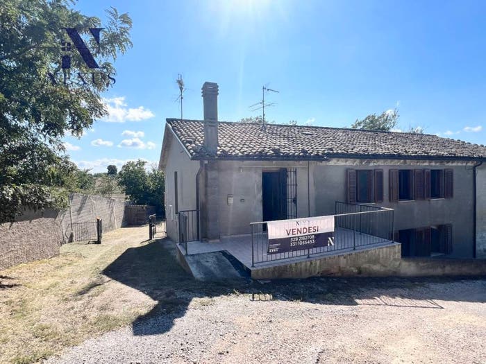 Casa con 6 locali in vendita in Villa Palombara, Montefelcino