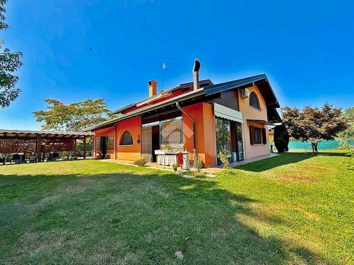 Casa con 6 locali in vendita in Via beati, Castelletto Sopra Ticino