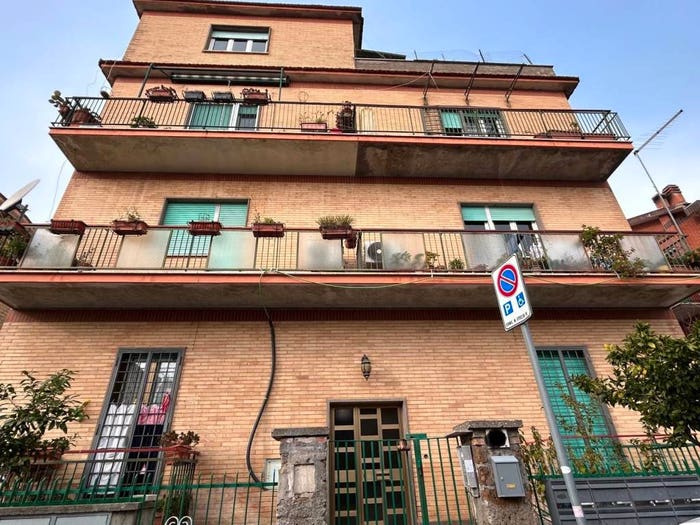Appartamento trilocale in vendita in Via Montichiari, Labaro, Roma