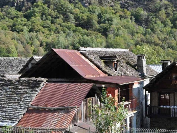 Casa quadrilocale in vendita in Frazione Locasca, Antrona Schieranco