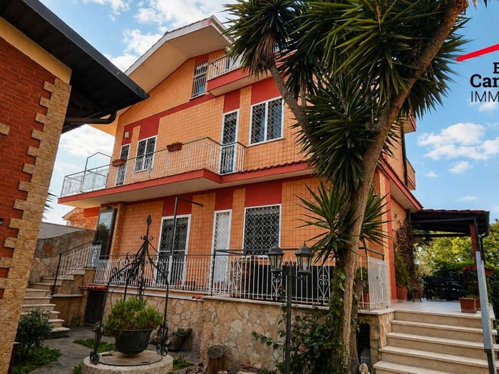 Appartamento quadrilocale in vendita in Via di Macchia Saponara, Casal Palocco, Roma