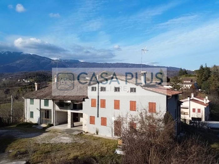Casa con 6 locali in vendita in VIA LONGON, Monfumo