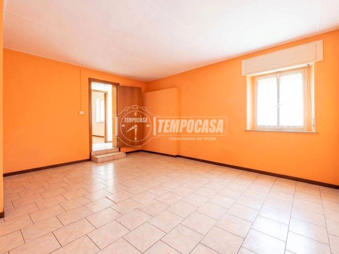 Appartamento trilocale in vendita in Via Capitano Giovanni Ubbiali, Lurano