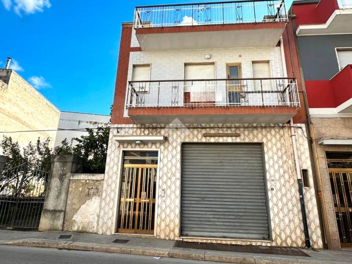 Casa quadrilocale in vendita in Via M R Imbriani, Centro, Canosa di Puglia