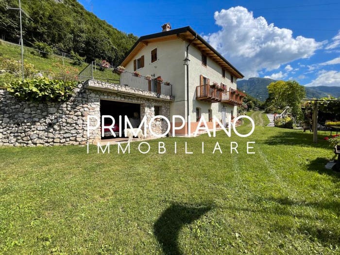 Casa con 6 locali in vendita in Via Guido Lodron, Ala