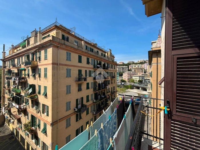 Appartamento trilocale in vendita in Via Bonifacio, Marassi, Genova