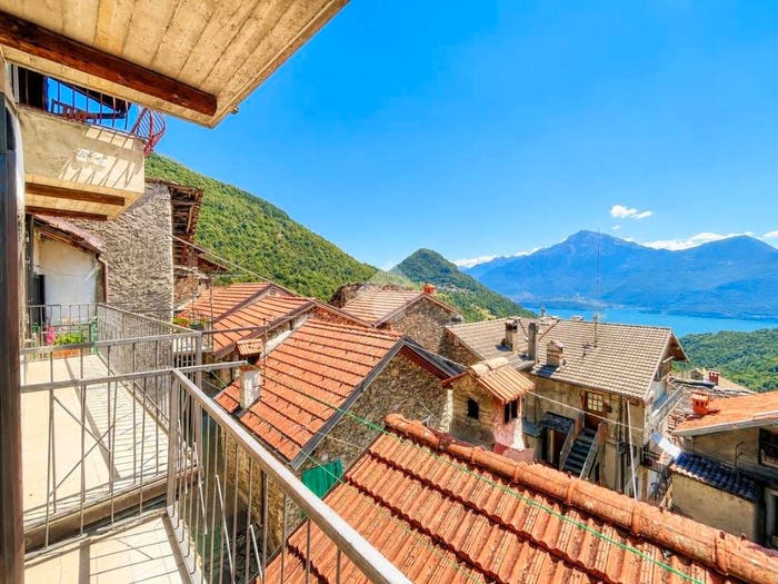 Appartamento trilocale in vendita in Via Ai Monti, Centro, Dosso del Liro