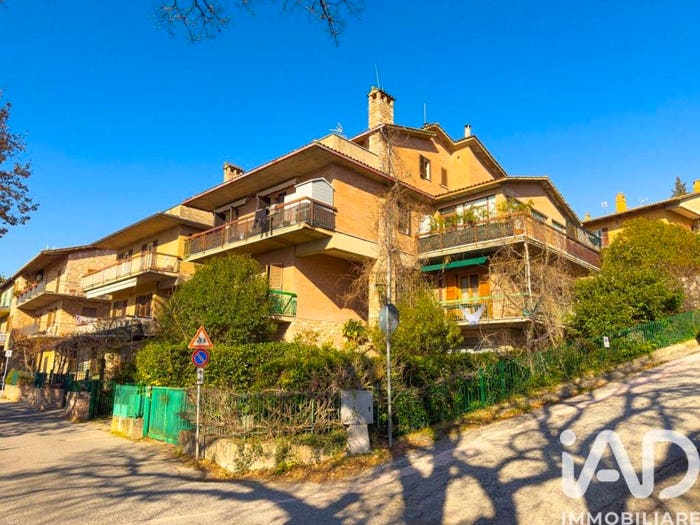 Appartamento quadrilocale in vendita in Via San Benedetto, Zona Nuova, Assisi