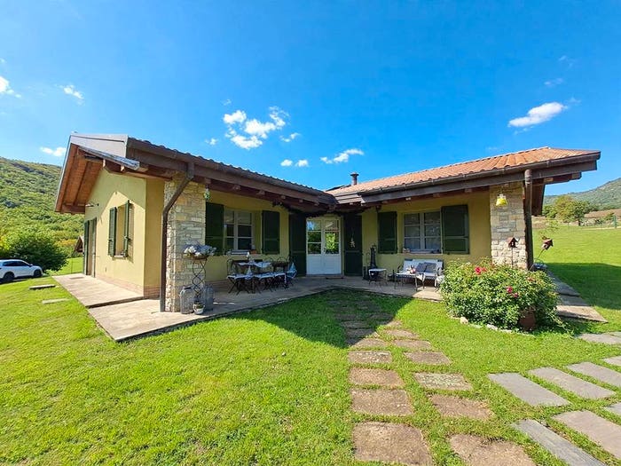 Casa con 6 locali in vendita in Strada Molino di Goiano, Terenzo