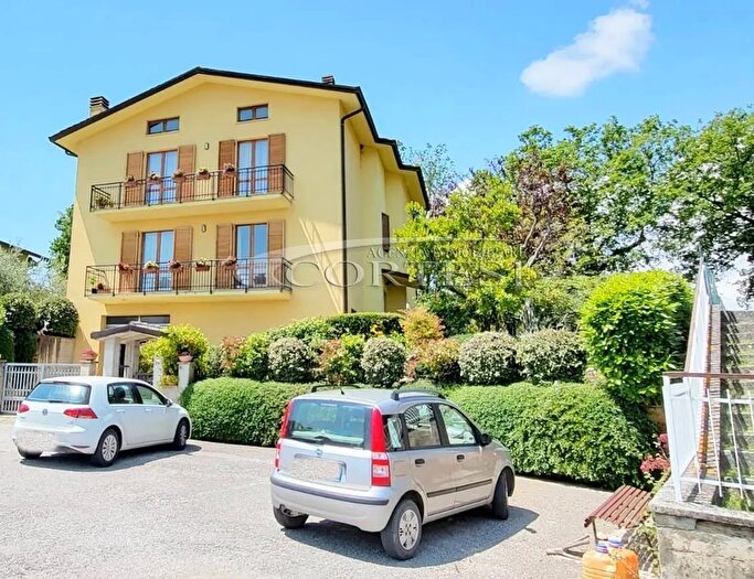 Casa con 12 locali in vendita in Montone