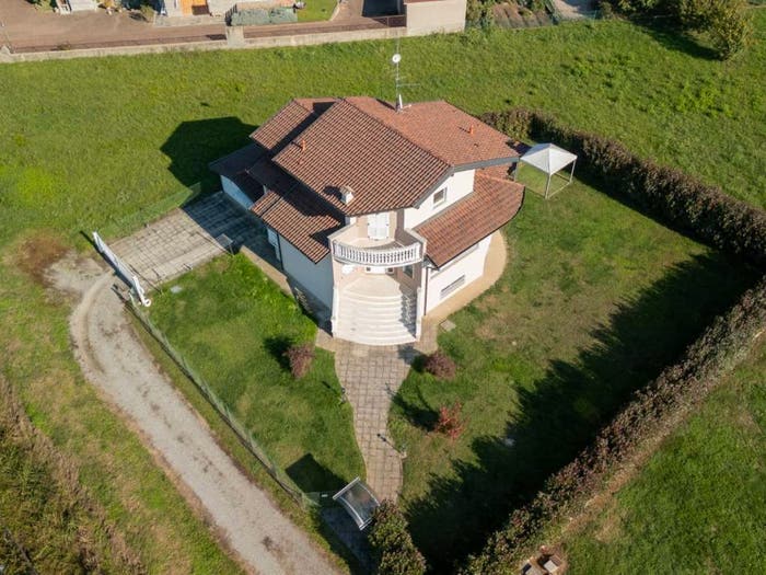 Casa con 5 locali in vendita in Via Valsesia, Centro, Oleggio