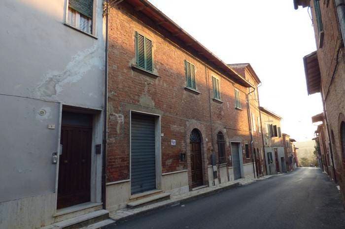 Casa con 6 locali in vendita in Acquaviva, Montepulciano