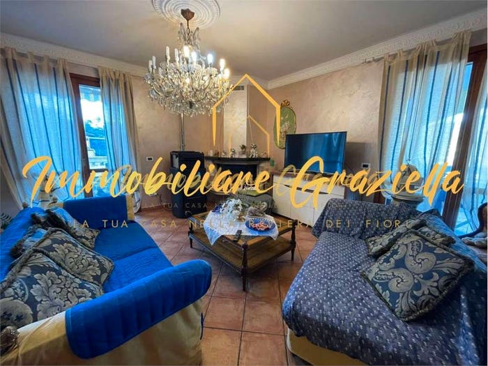 Casa con 6 locali in vendita in Centro, Camporosso