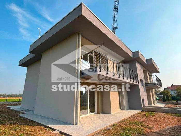 Appartamento quadrilocale in vendita in Via Roma, Azzano San Paolo