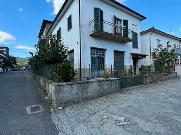 Casa quadrilocale in vendita in Viale Michelangelo, Centro, Bibbiena