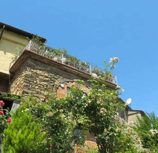 Casa con 6 locali in vendita in Via Paretola, Licciana Nardi