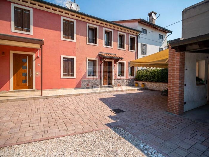 Casa quadrilocale in vendita in Via Contrada Cavalloni, Centro, Gambellara